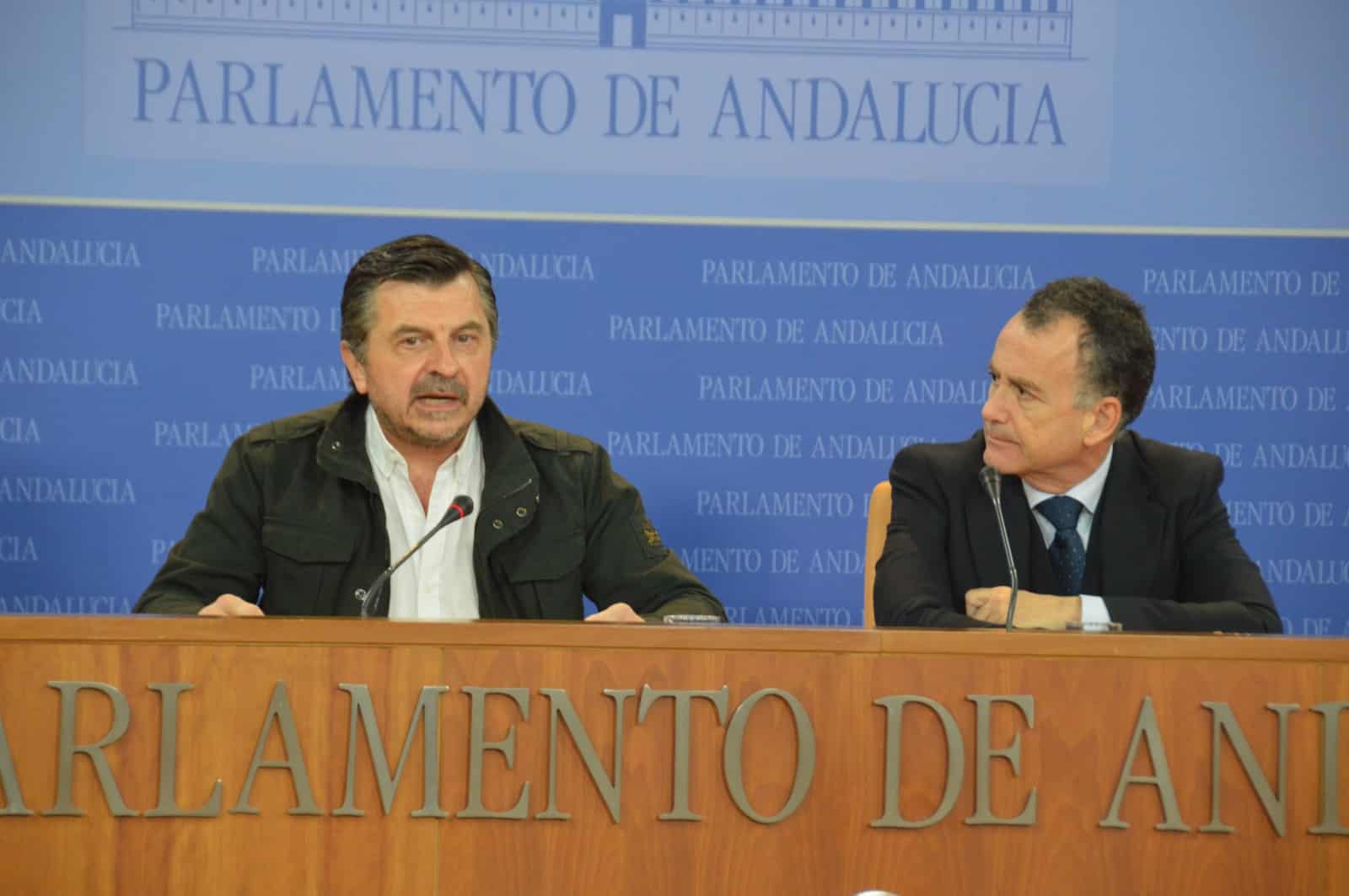 Toni Martín y Pablo Venzal, en el Parlamento de Andalucía