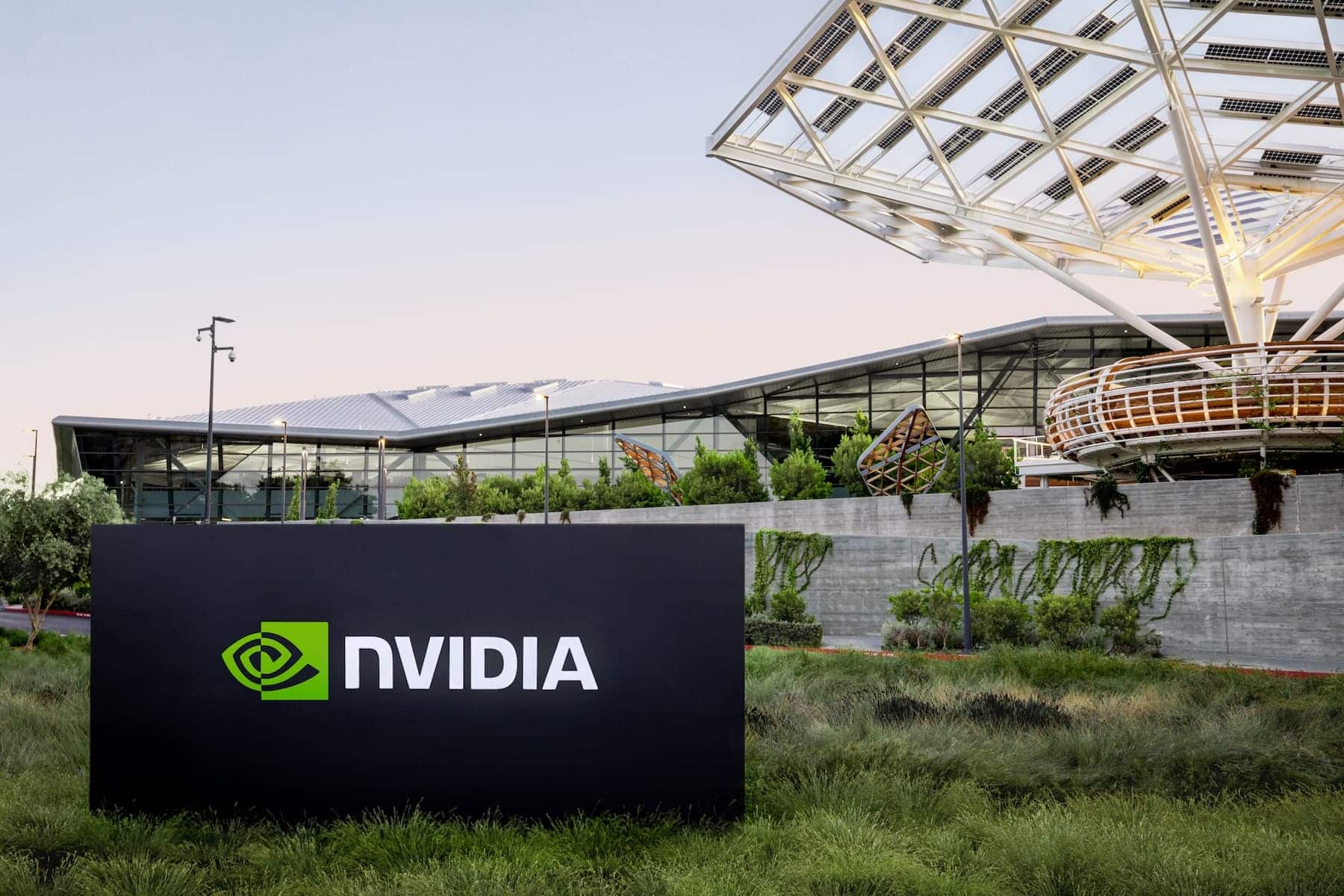 NVIDIA Adquiere SchedMD para Potenciar su Dominio en IA y Supercomputación con Slurm 1 NVIDIA Adquiere SchedMD para Potenciar su Dominio en IA y