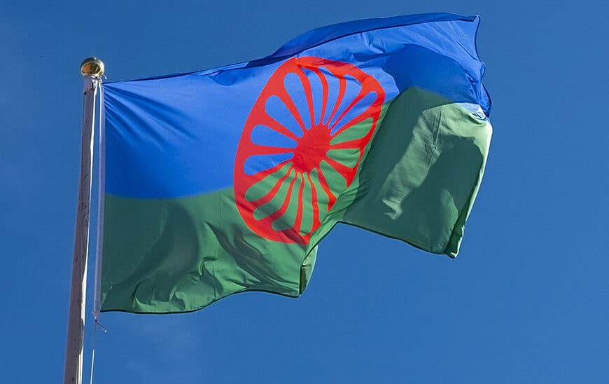 Promoviendo la Inclusión del Pueblo Gitano: Educación, Vivienda y Empleo como Prioridades