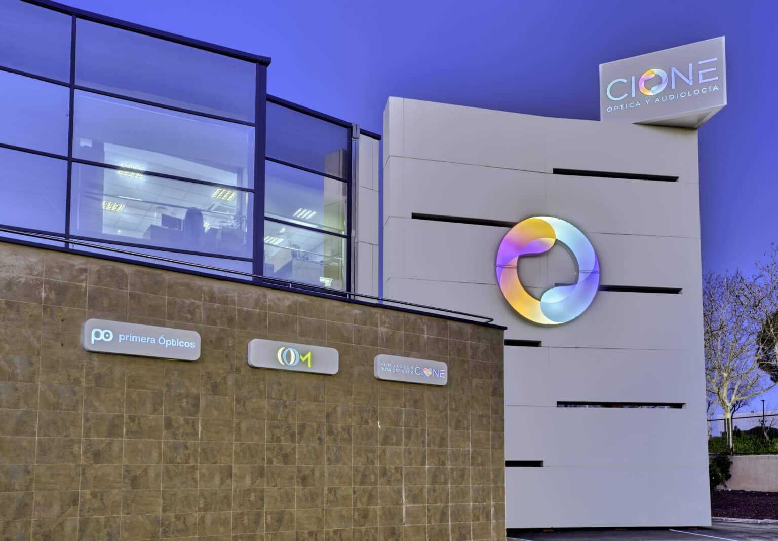 Revolución en la Asistencia Visual: CIONE Integra RA e IA para Mejorar la Vida de Personas con Baja Visión 1 CIONE impulsa nuevas ayudas visuales basadas en RA e IA que abren un gran mercado en baja visión