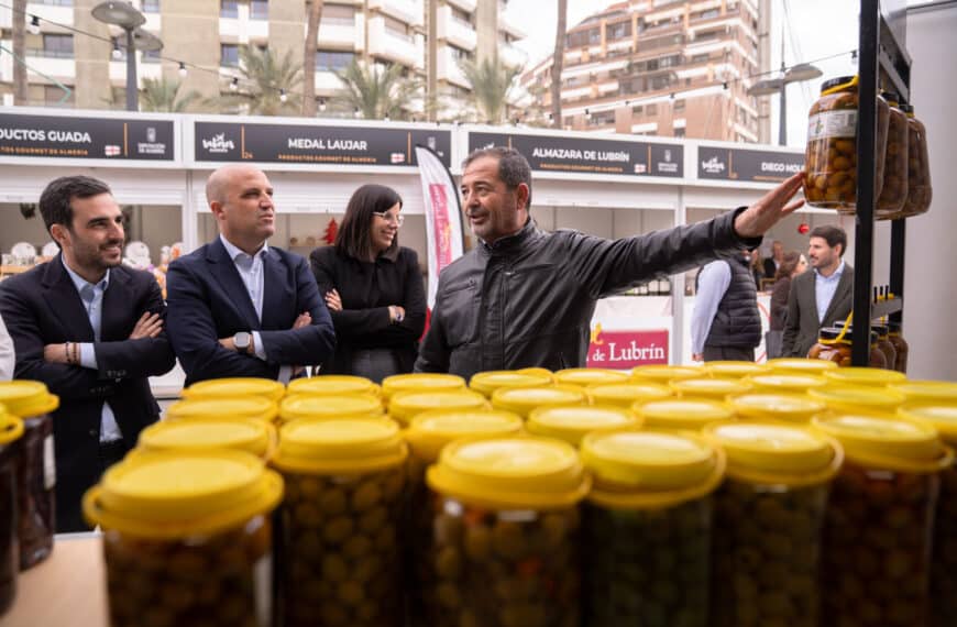 Sabores Almería Te Invita a Celebrar la Navidad con Sus Cestas y Cajas Festivas