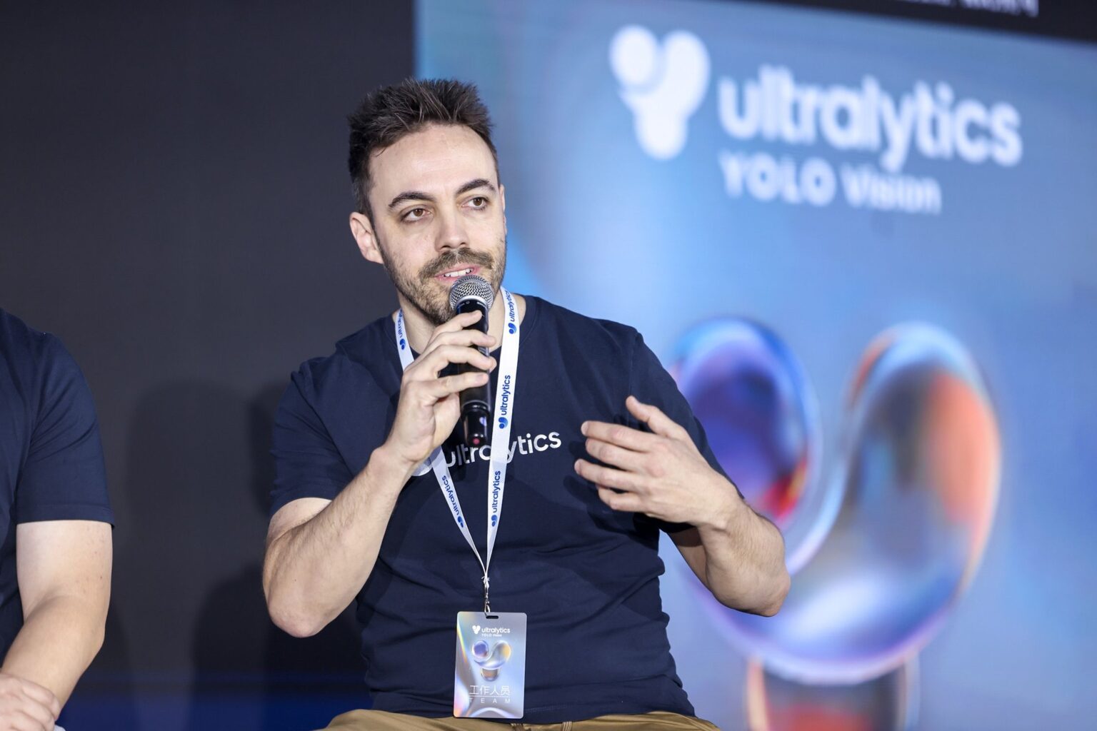 Ultralytics Recauda $30 Millones en Serie A para Impulsar la Innovación en IA de Visión Open Source 1 Ultralytics cierra una ronda Serie A de 30 millones de dólares para impulsar la IA de visión open source