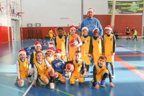 Casi 500 jóvenes participan en el Torneo Solidario de Navidad de Baloncesto