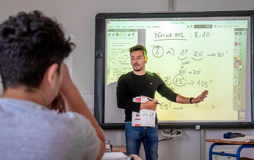 Andalucía Logra Récord Histórico al Reducir la Tasa de Abandono Escolar Temprano al 14,5%