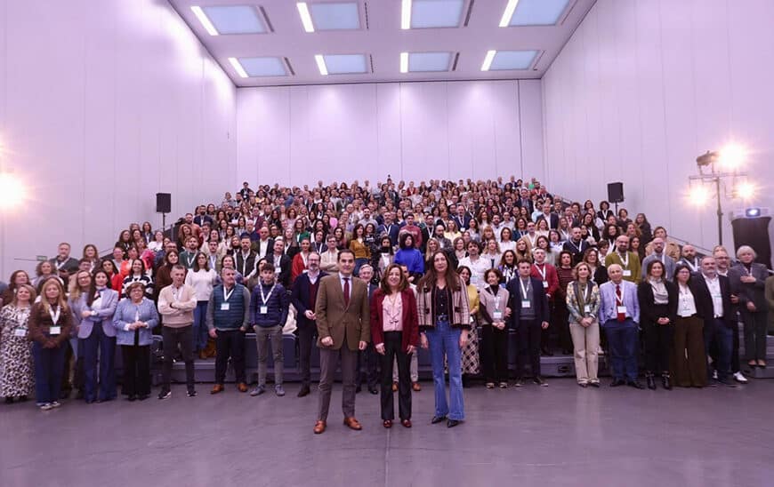 Andalucía Propone Establecer Edad Mínima para Redes Sociales y Mejorar Protocolos de Alerta contra el Acoso