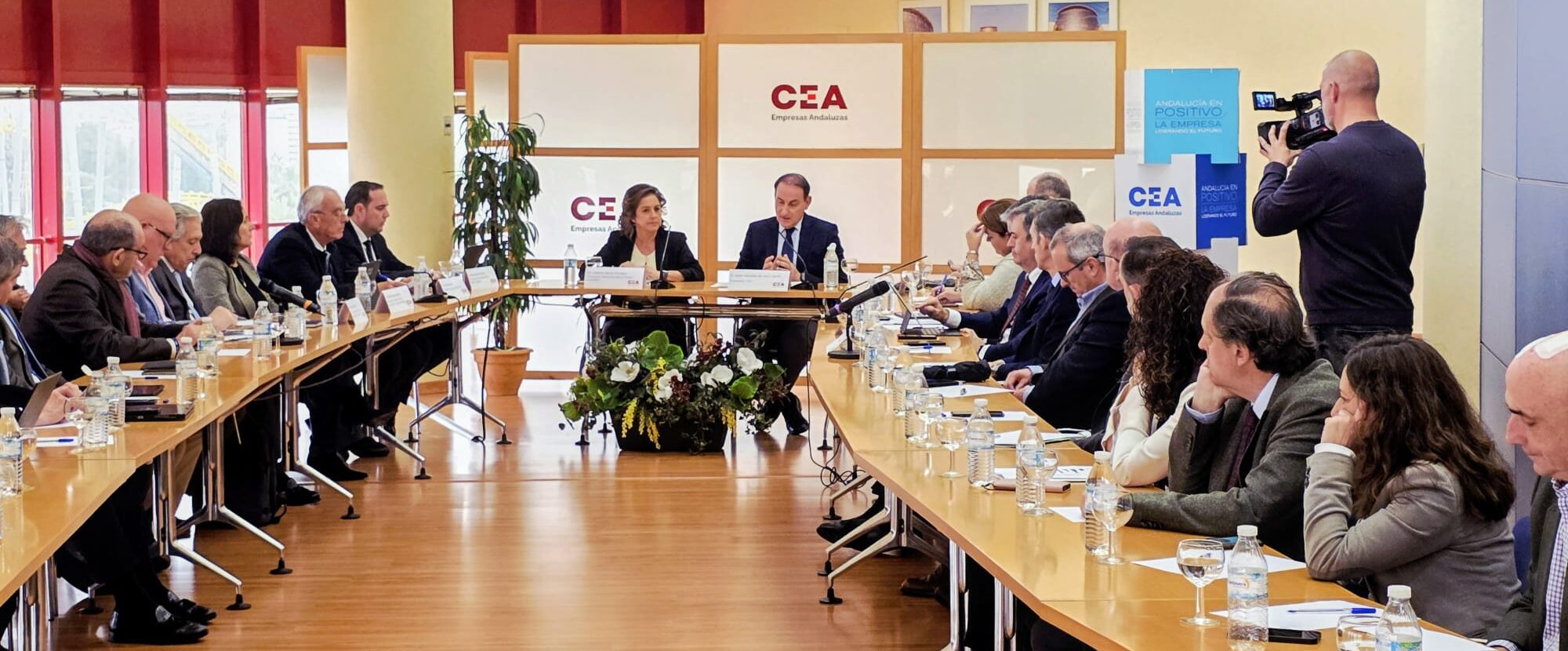 Balance, Retos y Desafíos de la Política Ambiental Andaluza: CEA y la Junta de Andalucía Unen Fuerzas 1 Balance, Retos y Desafíos de la Política Ambiental Andaluza: CEA y la Junta de Andalucía Unen Fuerzas