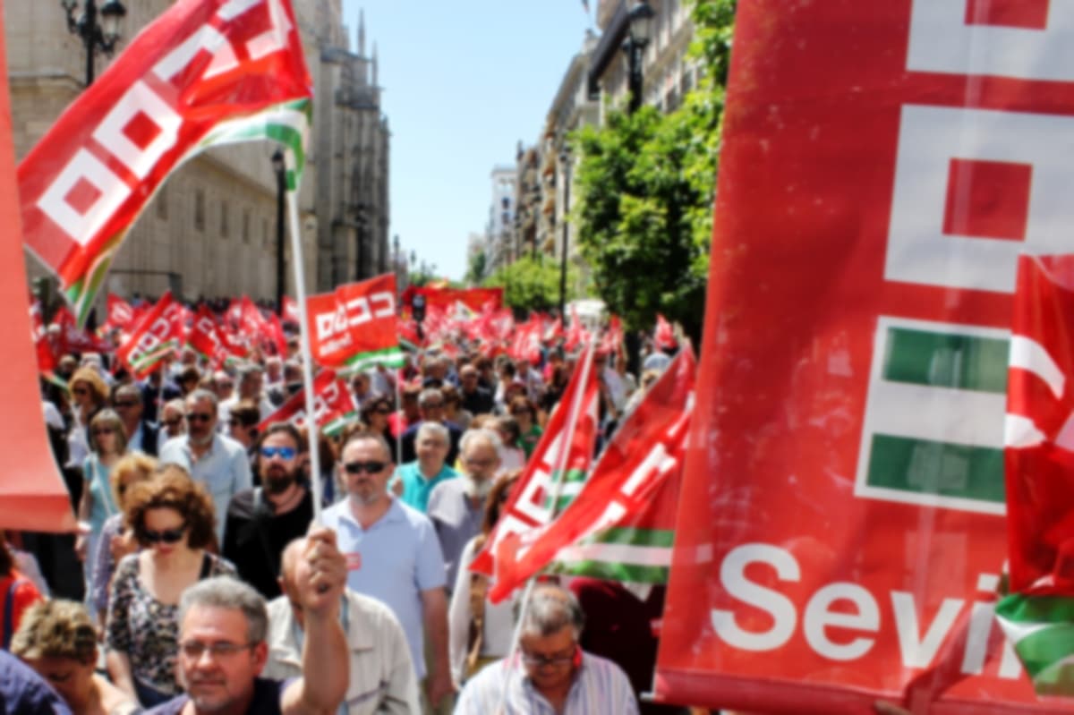 CCOO logra un aumento salarial del 6% y mejoras sociales para más de 3.000 trabajadores de fincas urbanas en Sevilla 1 Movilización de trabajadores y trabajadoras en Sevilla.