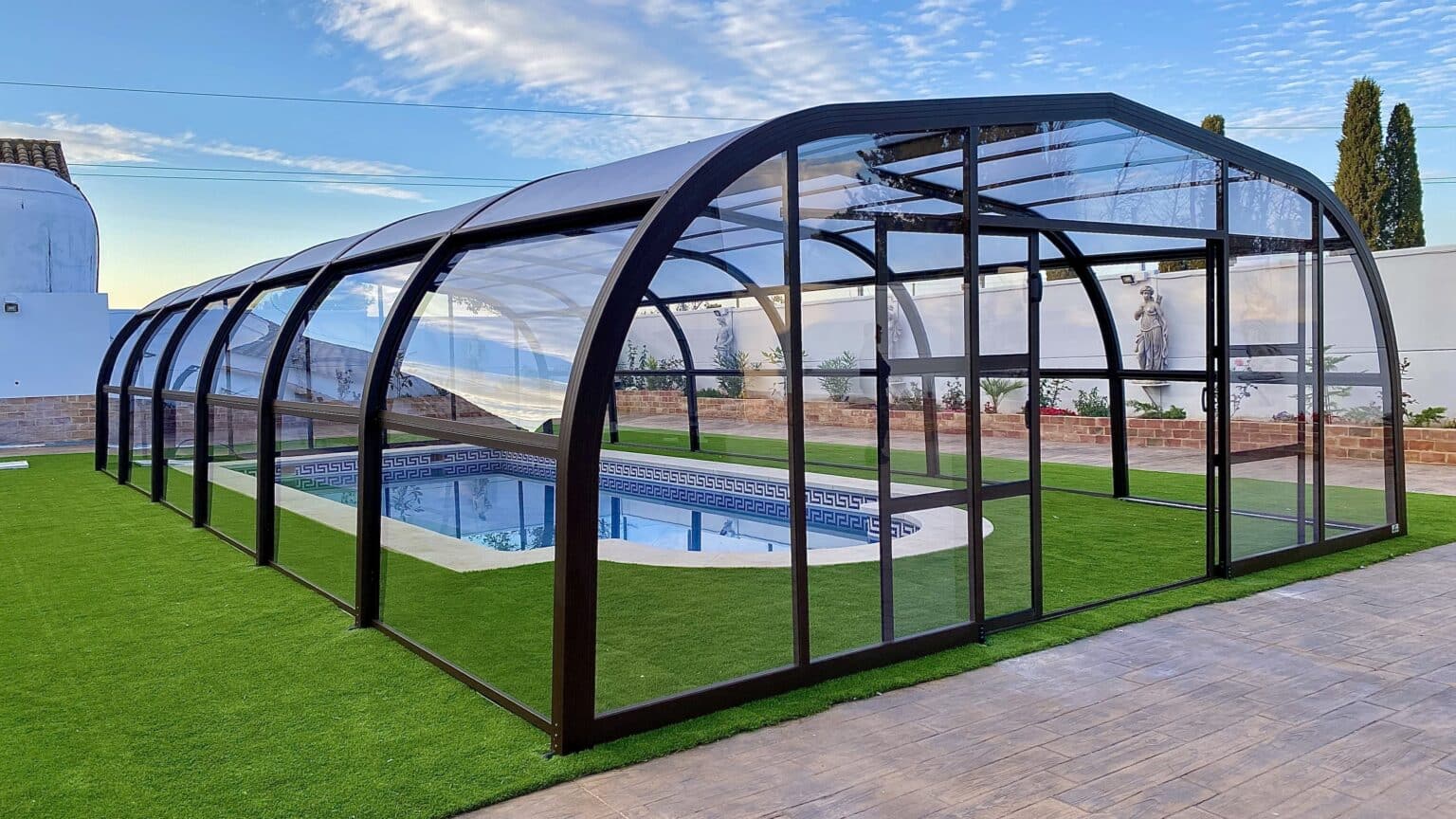 Cubriland: Revolucionando la Protección con Innovadoras Cubiertas para Piscinas 1 CUBRILAND: marca destacada en fabricación de cubiertas para piscinas