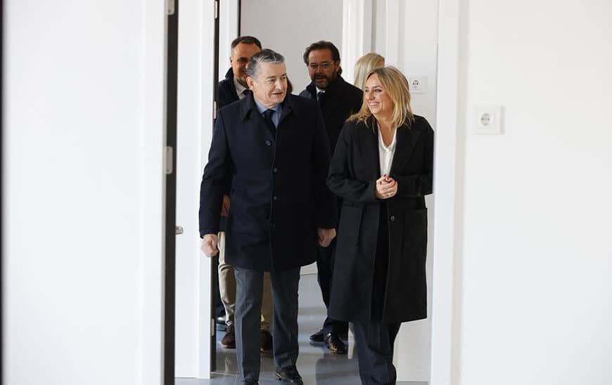 El Gobierno Andaluz Refuerza la Sanidad en Granada con 268 Nuevos Profesionales