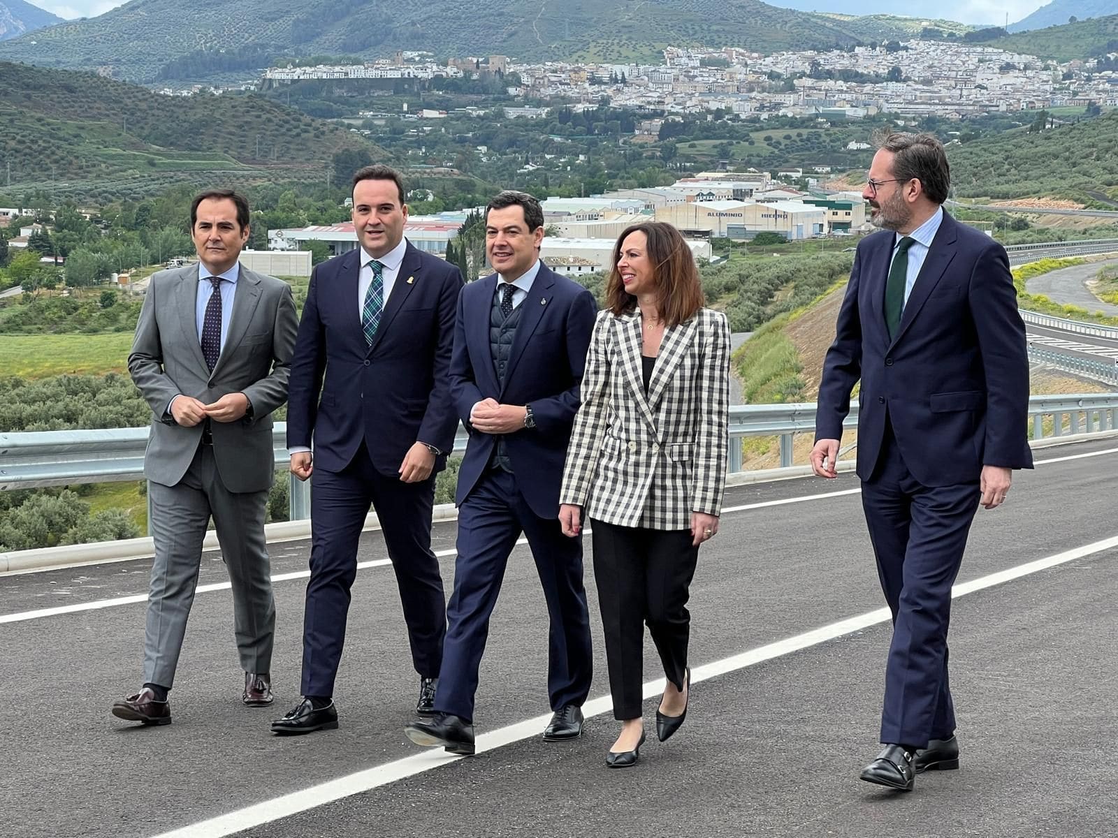 El Gobierno de Juanma Moreno renovará 1.000 kilómetros en 2026 1 carreteras andaluzas juanma moreno