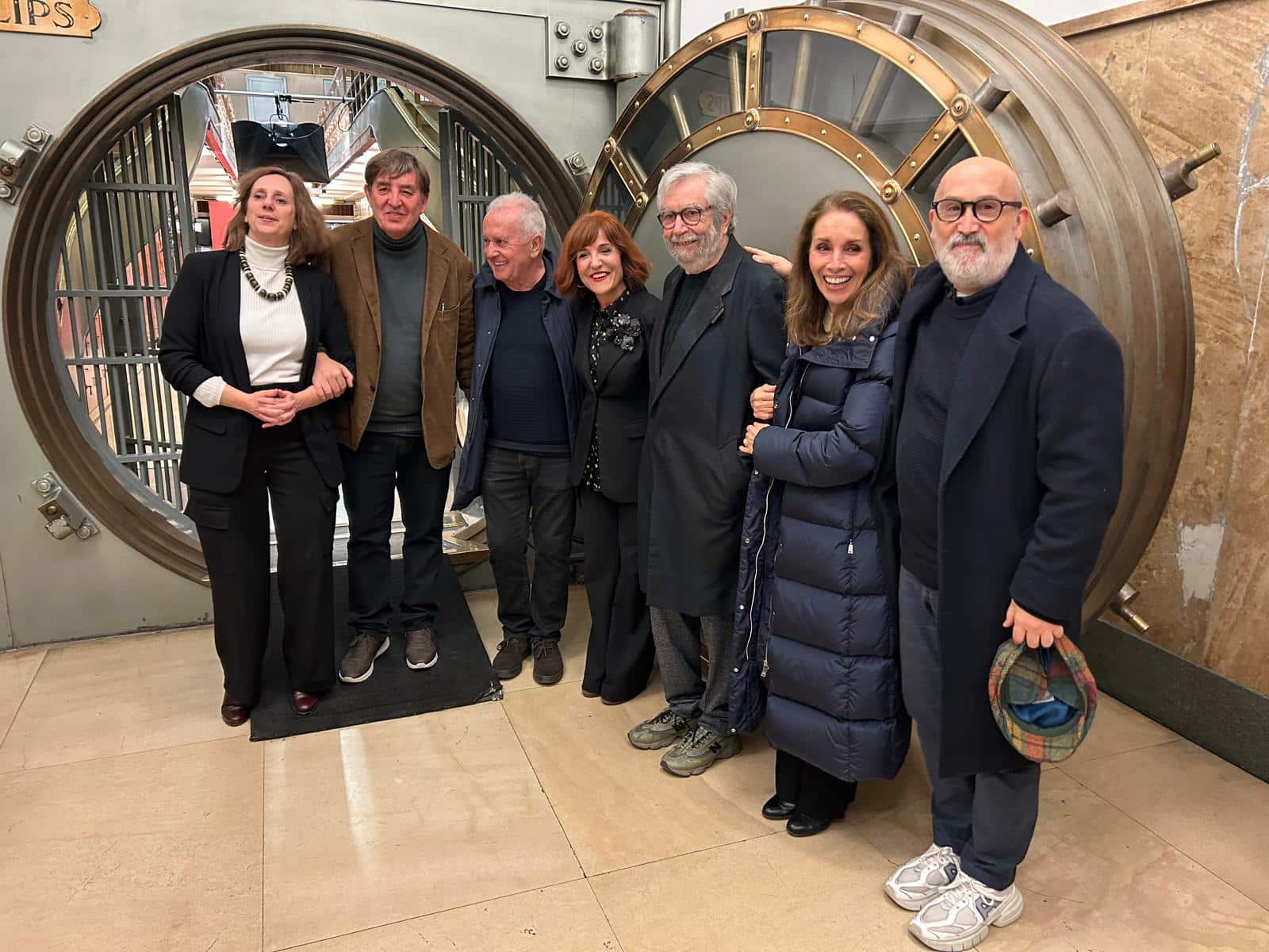 El Instituto Cervantes de Madrid se llena para la proyección de 'Elvira Lindo, por ejemplo, un ejemplo...' 1 reperesentantes de la cultura con Elvira Lindo