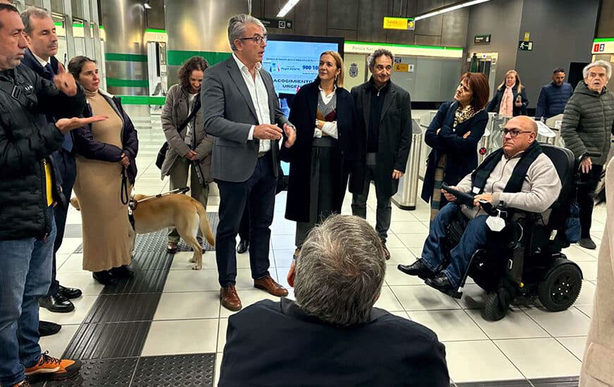 El Metro de Málaga: Pionero en España al Incorporar la Lengua de Signos