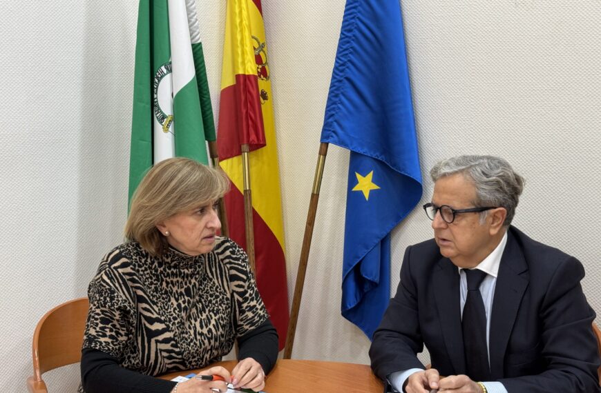 El presidente de la Diputación y la alcaldesa de Peñarroya-Pueblonuevo conversan sobre los desafíos del municipio