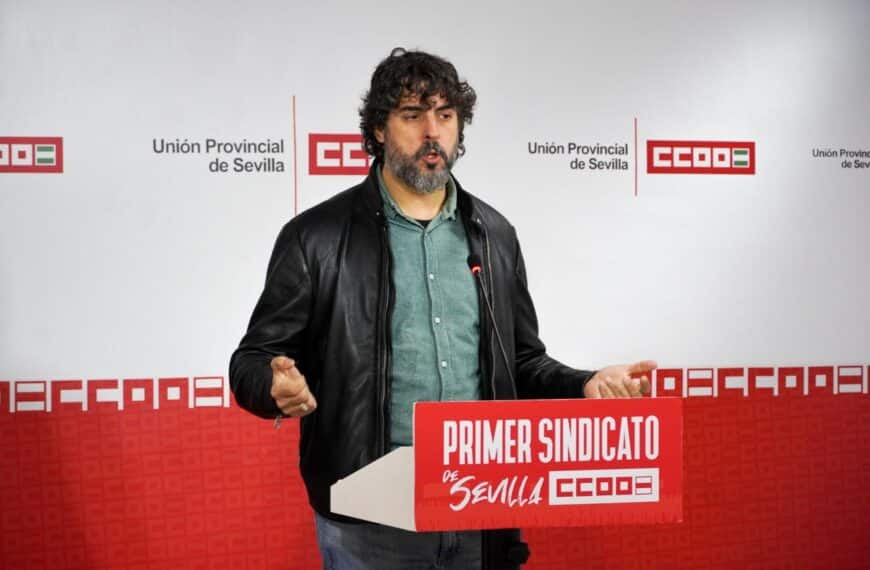 Carlos Aristu, secretario general de CCOO de Sevilla, durante la rueda de prensa.