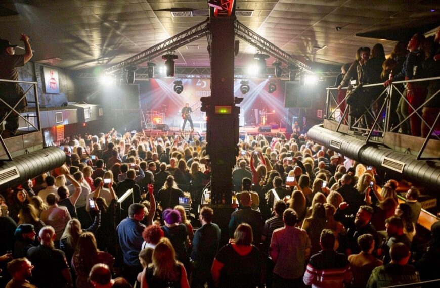 Granada acoge la VI Edición de la Fiesta Homenaje al Pop Español de los 80 y 90 con tributos a Mecano, Hombres G y El Último de la Fila