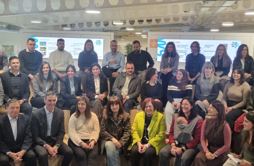 Jóvenes y Mujeres de Cooperativas Agro-alimentarias de Andalucía Se Reúnen con el Presidente Pedro Sánchez para Acelerar el Relevo Generacional