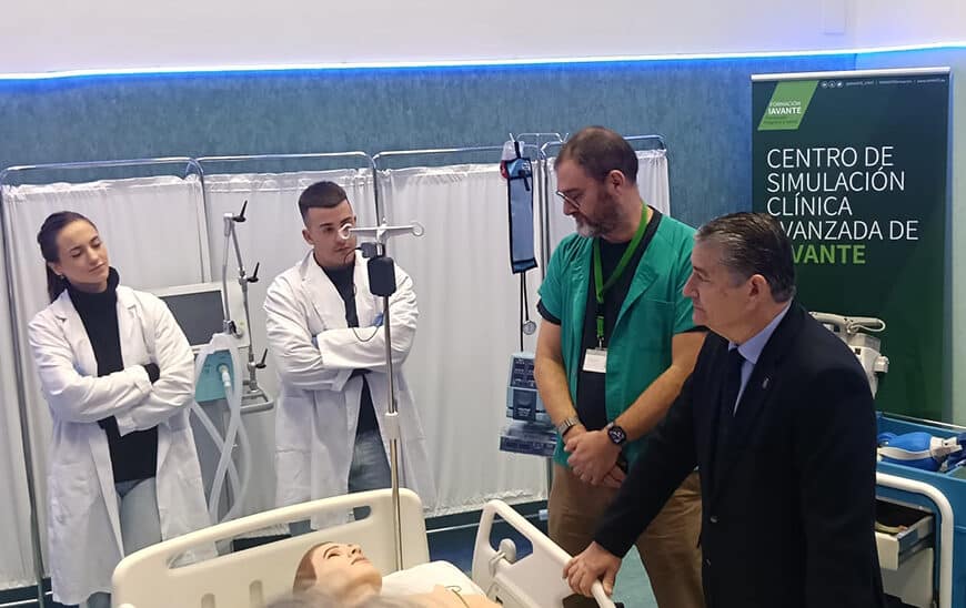 La Junta Potencia la Simulación Clínica en el Máster de Urgencias y Emergencias