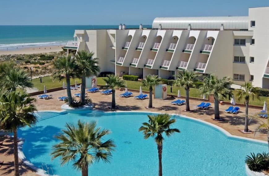 La provincia de Cádiz alcanza un récord histórico con 8,7 millones de pernoctaciones hoteleras en 2025