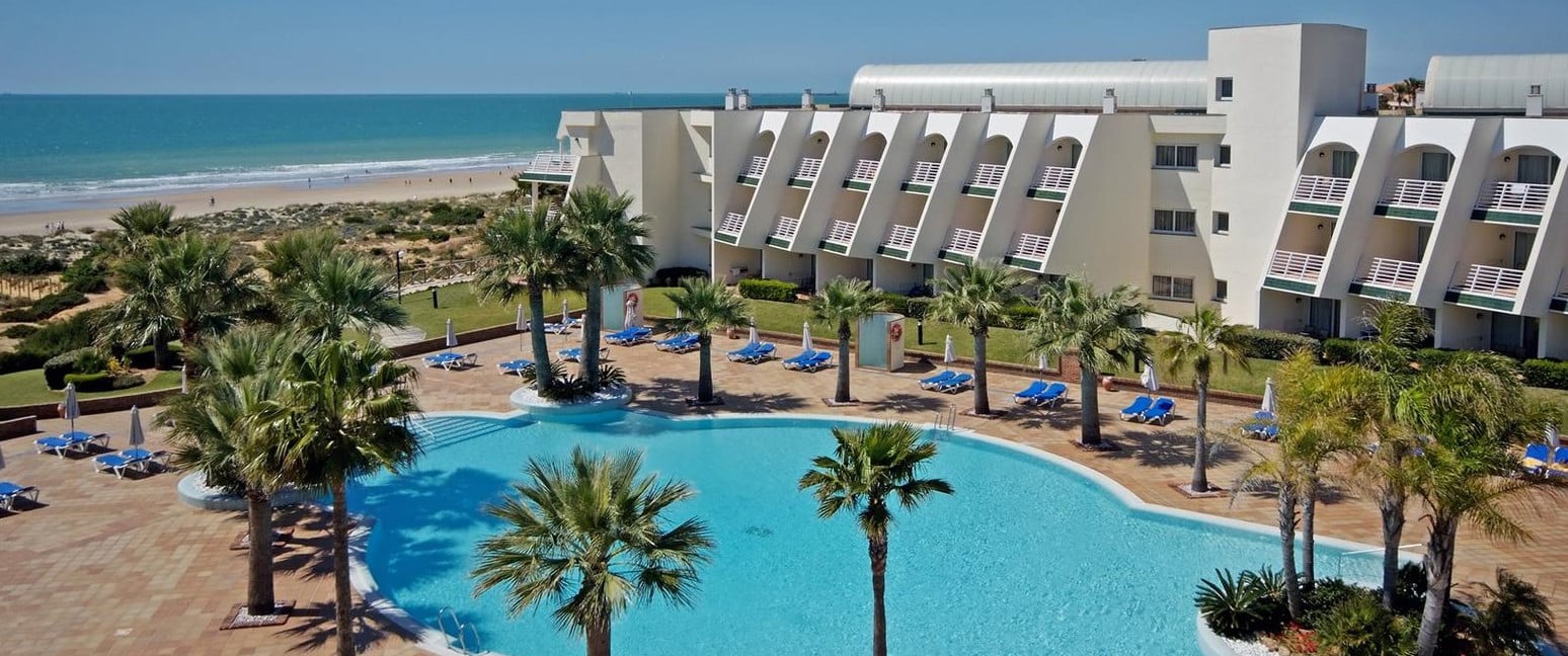 La provincia de Cádiz alcanza un récord histórico con 8,7 millones de pernoctaciones hoteleras en 2025 1 La provincia de Cádiz alcanza un récord histórico con 8,7 millones de pernoctaciones hoteleras en 2025