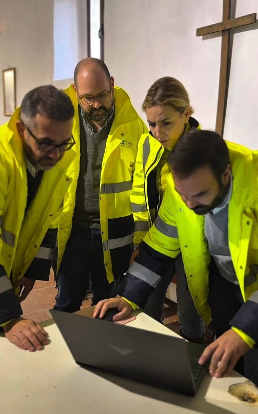 Las carreteras de Diputación garantizan el acceso a Alcalá del Valle tras el cierre de la CA-9107 1 presidenta y Bello con personal del area de Cooperacion