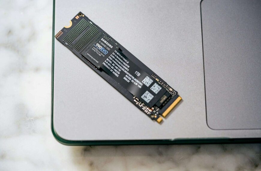 Los SSD de 8 TB se equiparan al precio del oro en Europa: La crisis de memoria eleva el costo de ensamblar una PC en 2026