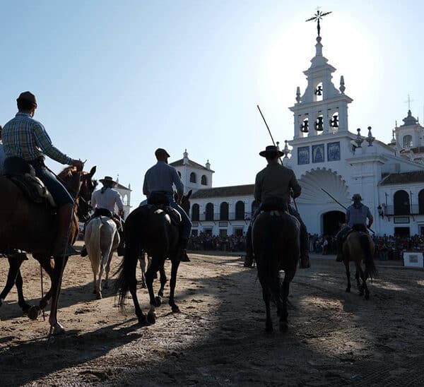 Andalucía Logra Récord Histórico en 2025: 37,9 Millones de Turistas, 30.000 Millones en Ingresos y 482.000 Empleos