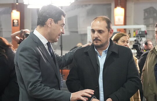 Juanma Moreno y Rafael Ángel Moreno, alcalde de Adamuz