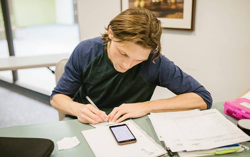 Asignan 2,14 Millones para la Formación de Excelencia de 49 Estudiantes e Investigadores en EE.UU.