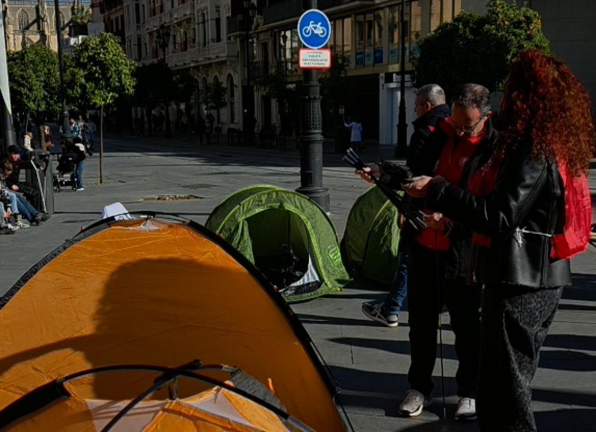 CCOO Denuncia Obstáculos para la Acampada de la Plantilla Municipal y Advierte que las Protestas Persistirán hasta que el Alcalde de Sevilla Negocie 1 Acampada de la plantilla municipal.