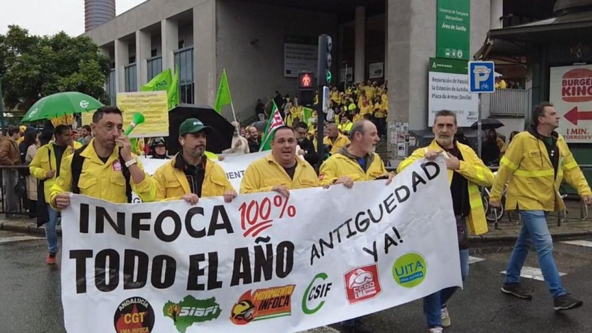 CCOO denuncia el 'desmantelamiento progresivo' de la Agencia de Medio Ambiente y Agua (AMAYA) 1 Concentración de trabajadores de Amaya