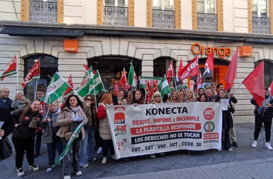 Concentración contra la precariedad en Konecta.