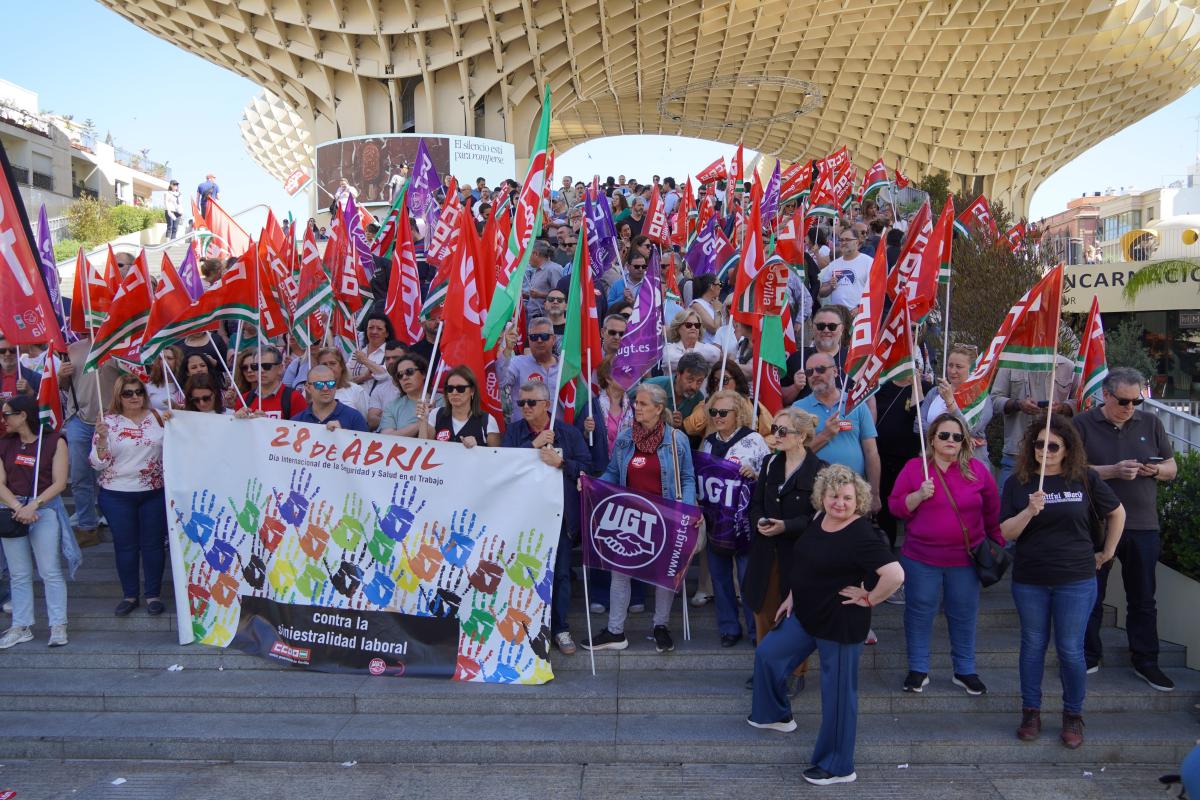 CCOO hace un llamado a planificar y señalizar las áreas de riesgo tras el fallecimiento de un trabajador en Villanueva del Río y Minas 1 Concentración contra la siniestralidad laboral.