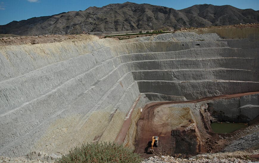 Decreto Aprobado para Potenciar el Impacto Ambiental de Grandes Explotaciones Mineras