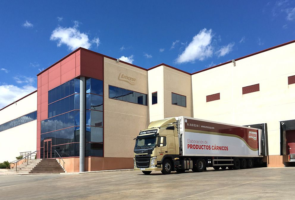 Emcesa Conmemora su 40 Aniversario con Récord de Facturación de 60 Millones 1 Silvia Pastor