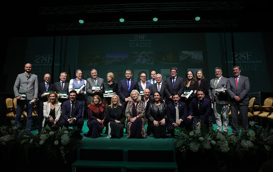 Entrega de Banderas de Andalucía en Cádiz: Reconocimiento al Talento y Liderazgo