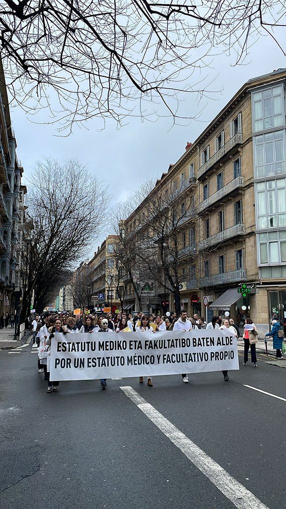 Farmacéuticos Hospitalarios de Gipuzkoa Respaldan Huelgas para Reivindicar su Reconocimiento como Personal Facultativo 1 Silvia Pastor