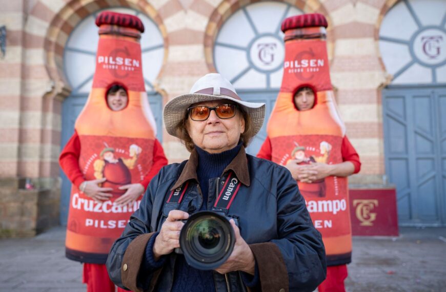 Cristina García Rodero regresa más de 30 años después al Carnaval de Cádiz de la mano de Cruzcampo