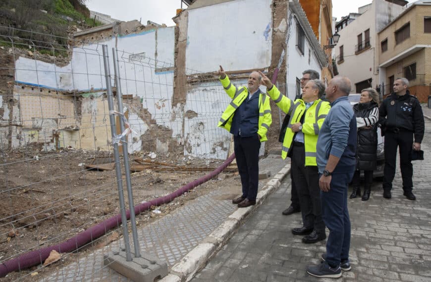 La Diputación de Córdoba y el Ayuntamiento de Puente Genil Unen Fuerzas para Reforzar el Talud del Cerro de Los Poetas