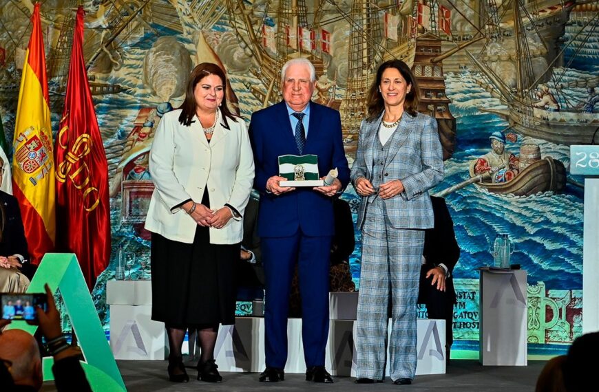 La Sociedad de Caza Lebrijana Galardonada con la Bandera de Andalucía al Mérito Medioambiental en Sevilla