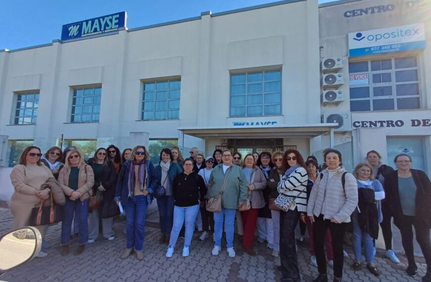 Fotografía concentración trabajadoras MAYSE  en el dia de ayer