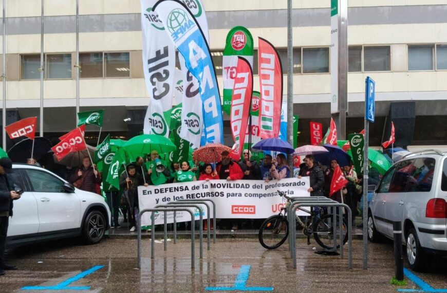 Los sindicatos muestran su rechazo al modelo que la Junta quiere imponer en los centros de compensatoria.