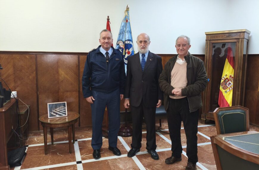 Reunión entre el Presidente de la FEADA y el General Saiz para Coordinar la Participación de la PAPEA en el 6º Simposio Europeo de Paracaidismo.