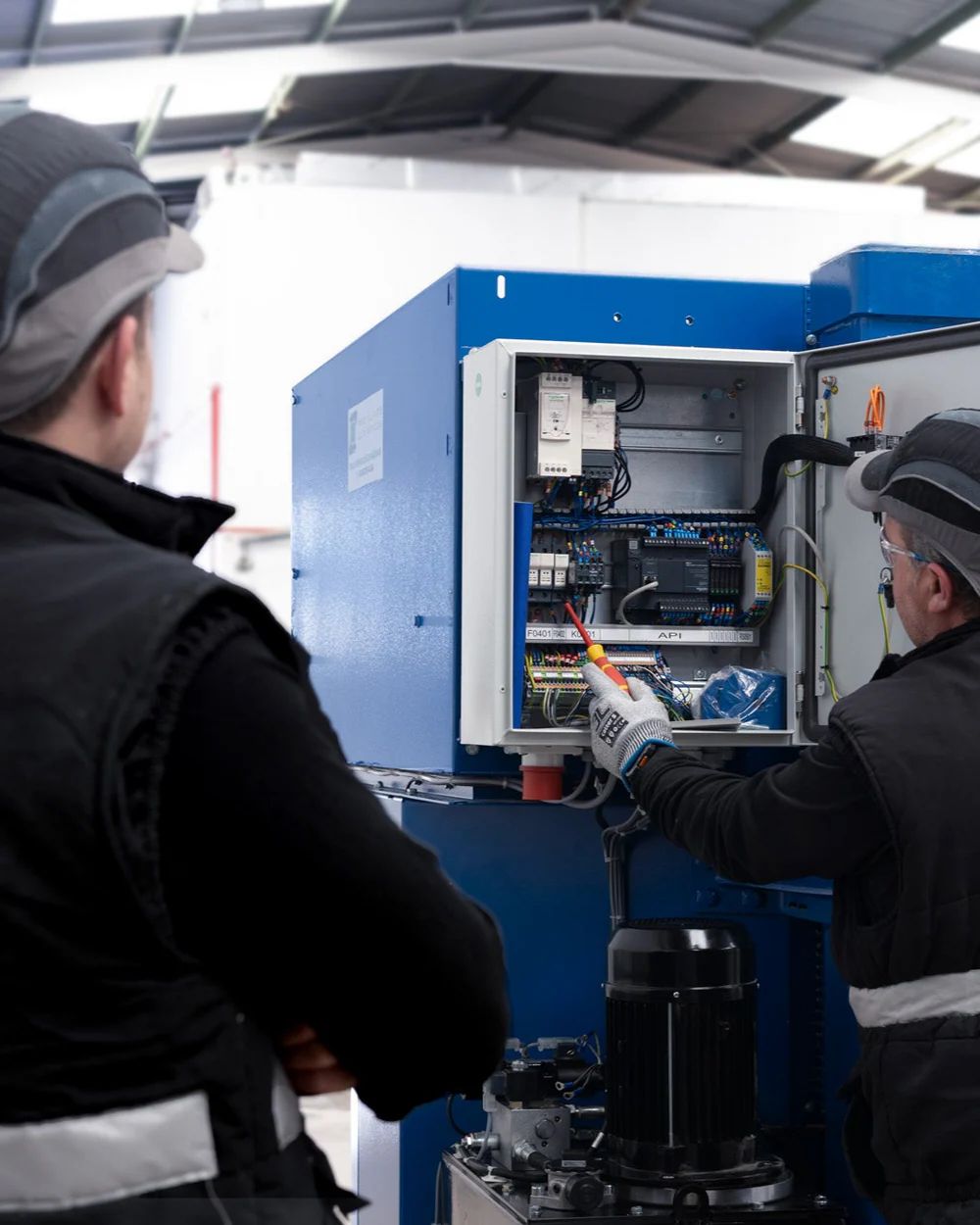 Revisiones Periódicas de Seguridad en Compactadoras de Cartón: Obligación Legal y Prevención en España 1 Sergio Ramirez chef