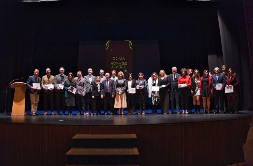 Roquetas de Mar conmemora el 20 aniversario de Asperger Almería destacando su compromiso y trayectoria en apoyo a las personas con síndrome de Asperger