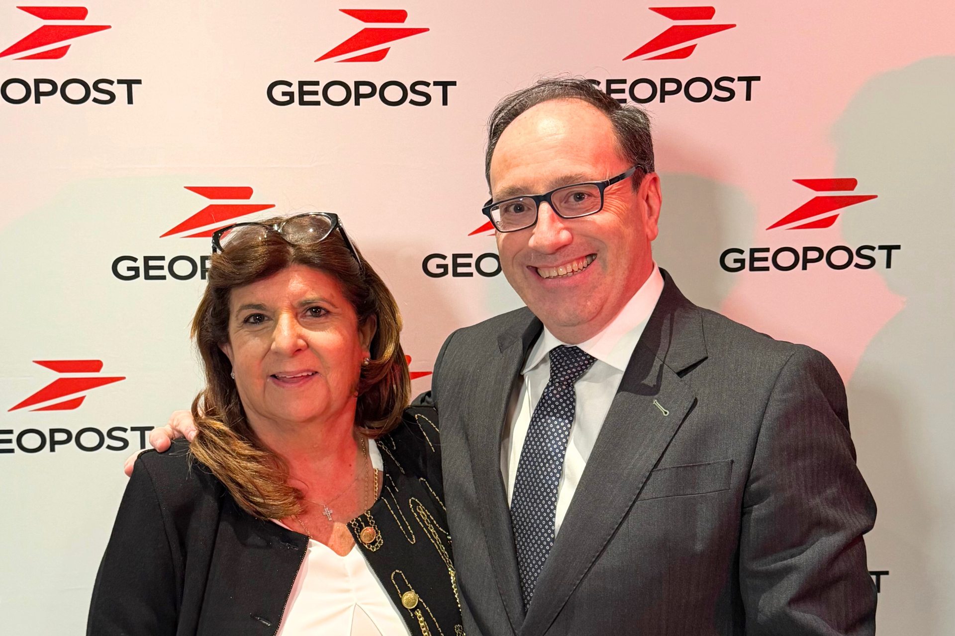 SEUR y TIPSA Alcanzan los 1.200 Millones en Facturación y Fortalecen su Expansión para 2025 1 Belén Garmendiaz