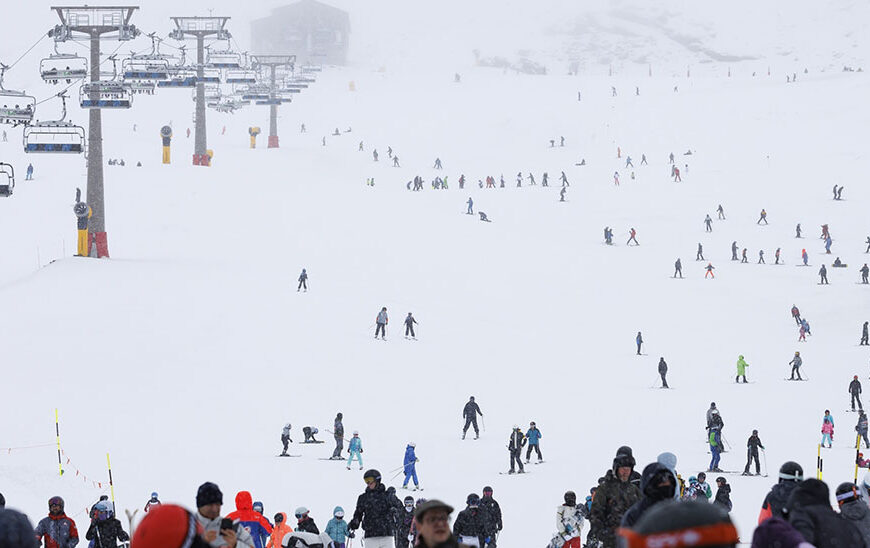 Sierra Nevada Extiende la Temporada Invernal Hasta Mayo