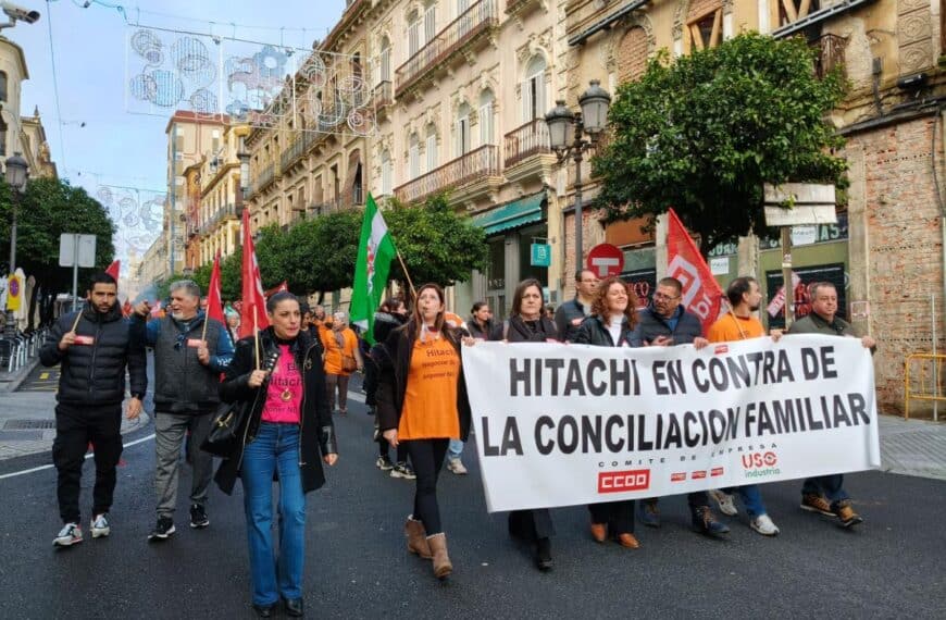 La plantilla de Hitachi ha vuelto a echarse a la calle a reclamar negociar el convenio colectivo.