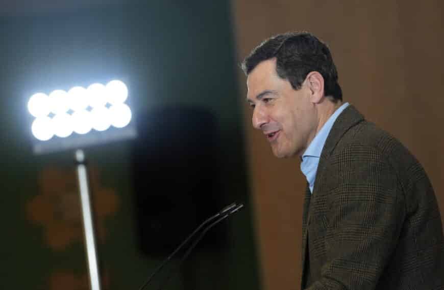 Juanma Moreno durante el acto político celebrado el lunes 16 de febrero en Almería