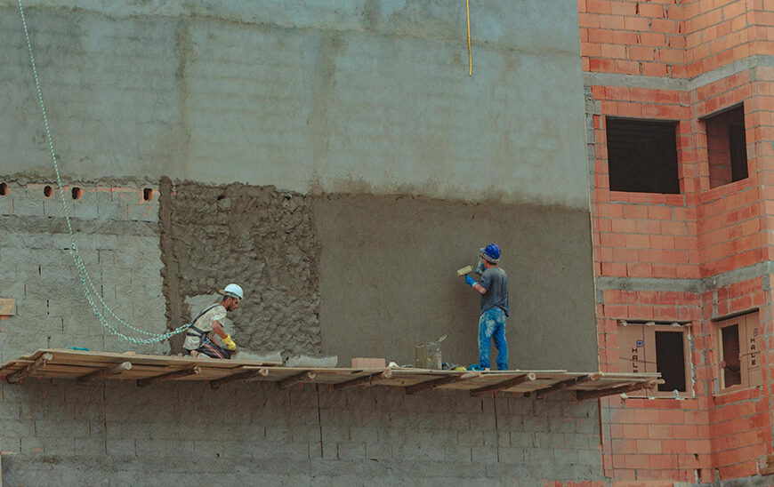 Andalucía Encabeza la Reducción del Desempleo en Febrero Mientras Aumenta a Nivel Nacional