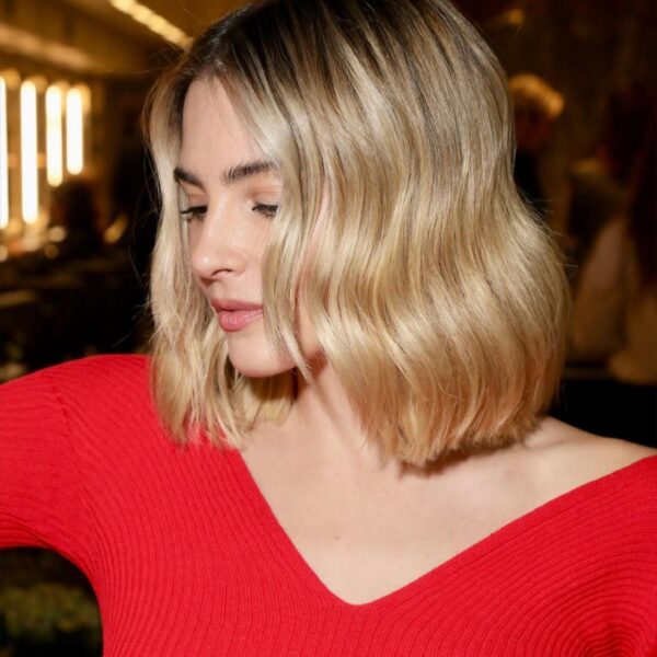 Andrea Duro Deslumbra con Arkhé Cosmetics en los Premios del Cine Español